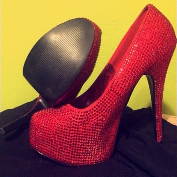 Heels 👠 - Picture 1 of 2